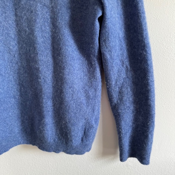 Charter Club 100% Cashmere Crewneck Sweater - Size M in Blue - Picture 3 of 4